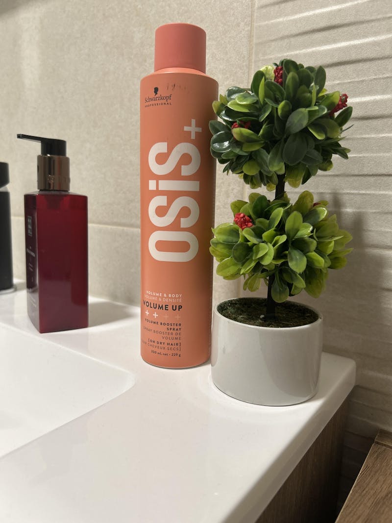 Fixativ Pentru Volum De La Rădăcină Cu Fixare Medie Schwarzkopf Professional Osis Volume Up 300ml