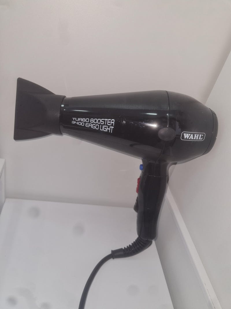 Uscător De Păr Profesional Wahl Turbobooster Cu Motor de 2400W Și Debit De Aer De 80 m³/h
