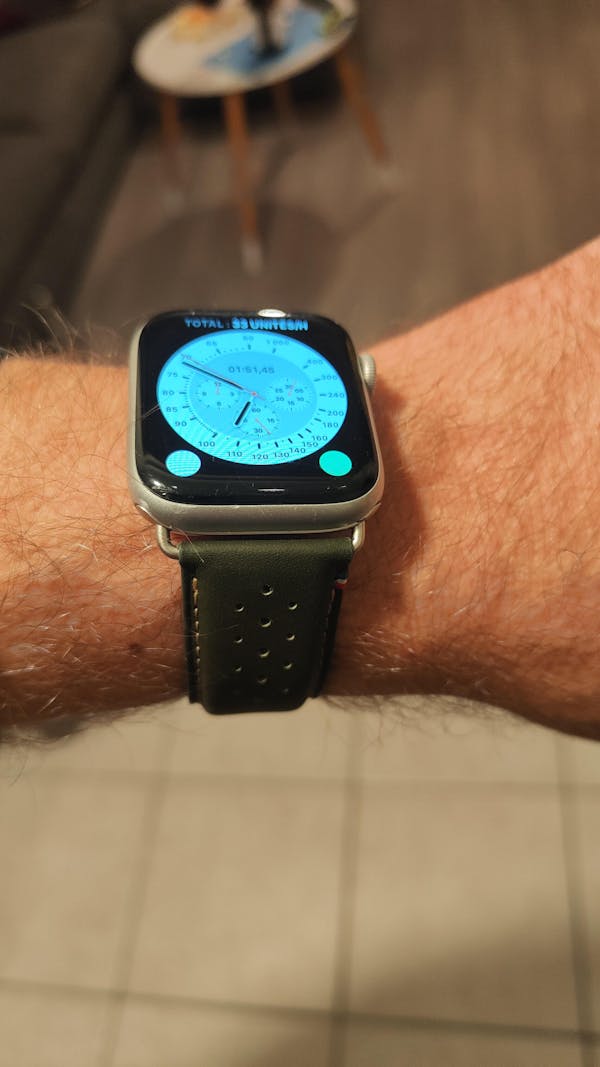 Roadster - Bracelet Apple Watch cuir perforé Vert forêt 46 / 49 mm