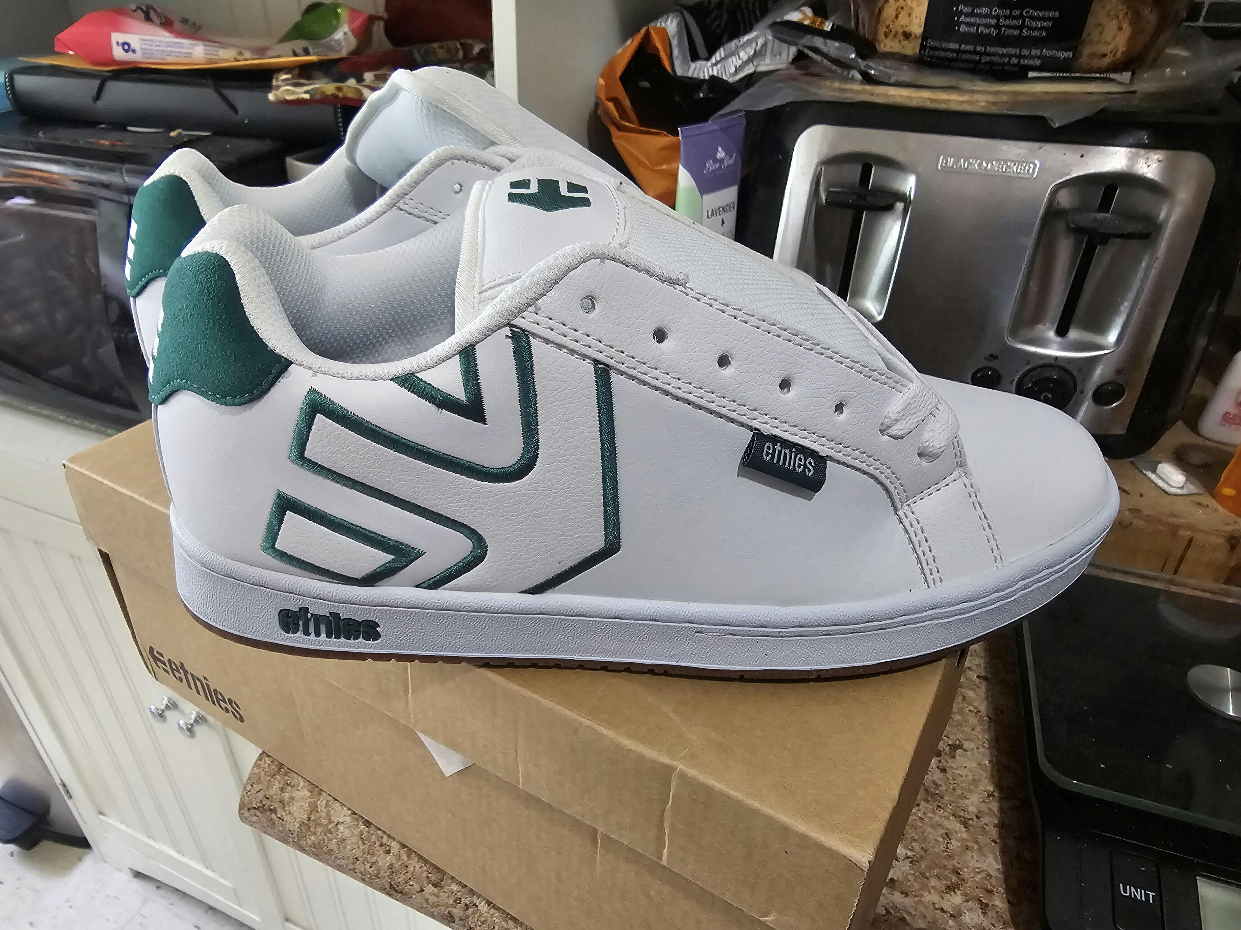 Fader red/white/gum - skate shoes | etnies Official