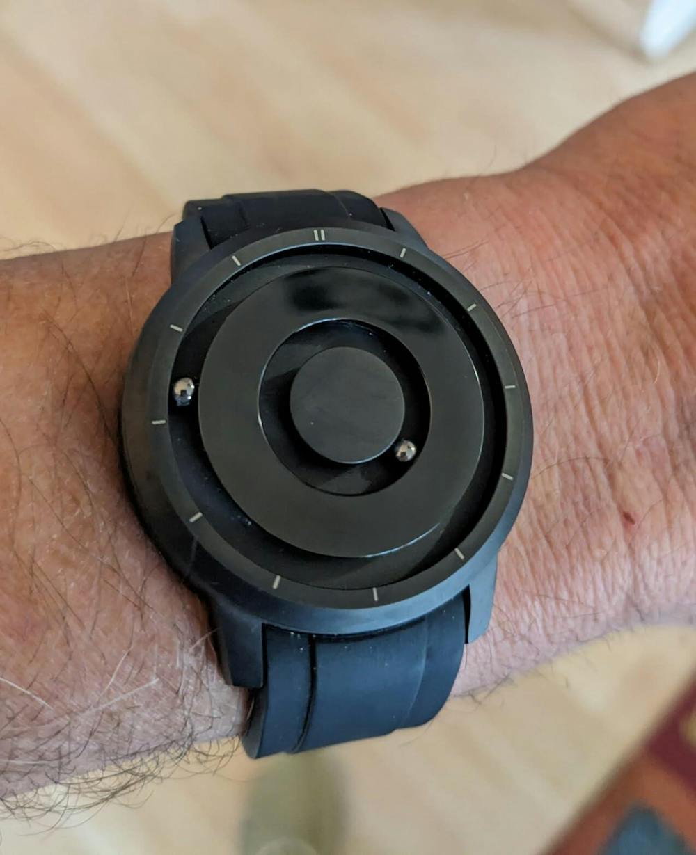 New EUTOUR E024 M Series Magnetic Watch with 5ATM Water Resistant