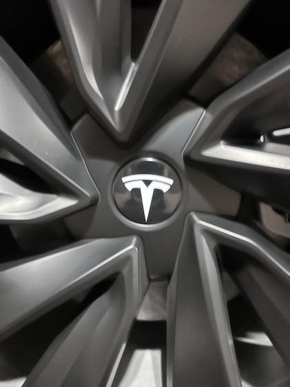 Adesivi Coprimozzo Per Tesla Model 3/S/X/Y 2017-2022 - 4 Pezzi, 56 Mm, ABS E Lega - Foto 8