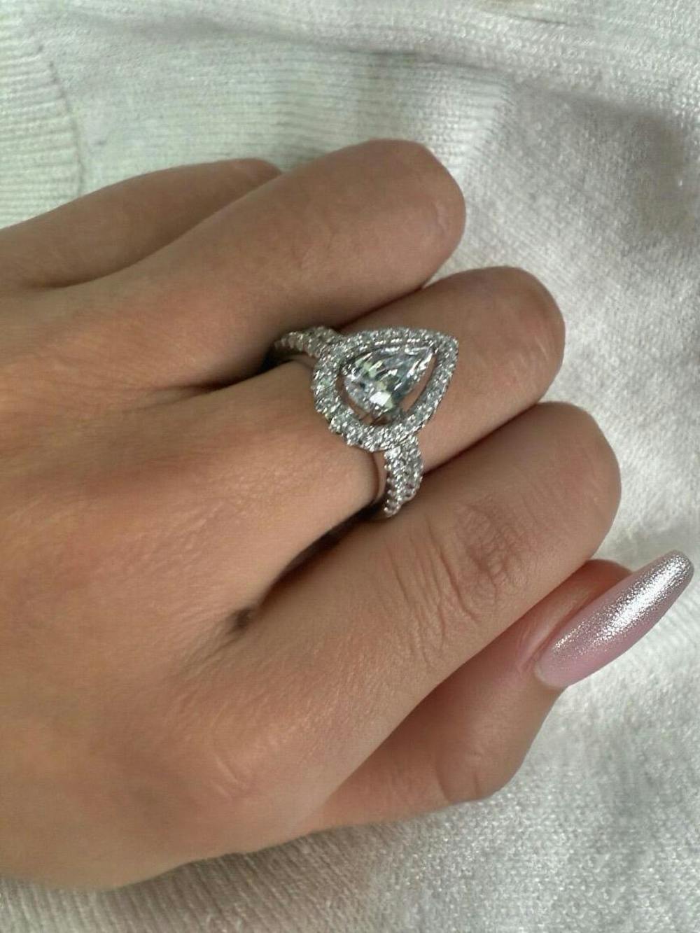 Petal Drop 1.5 Carat Pear Cut 2-Piece Wedding Set in Sterling Silver