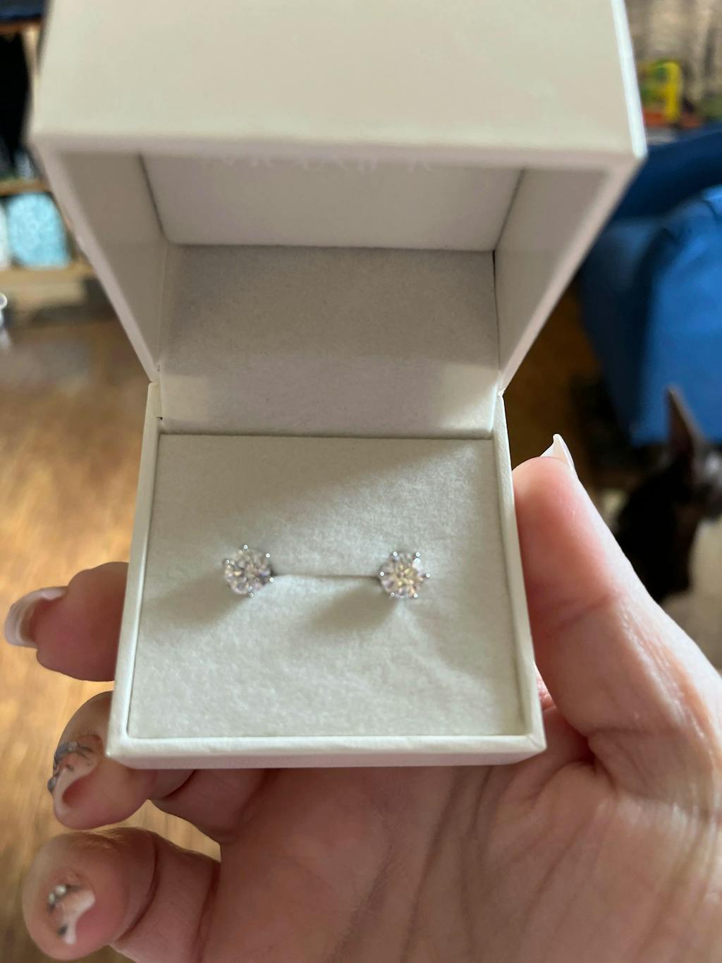 Sophisticated Minimal 1.0Ct Women's Stud Earrings