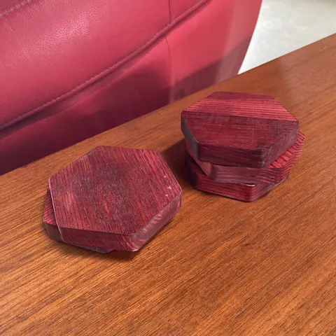 Foto de cliente de los posavasos hexagonales de madera