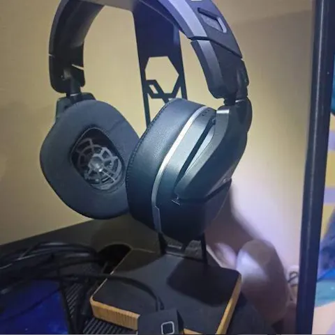 Customer photo of the metal and wood headphone holder
