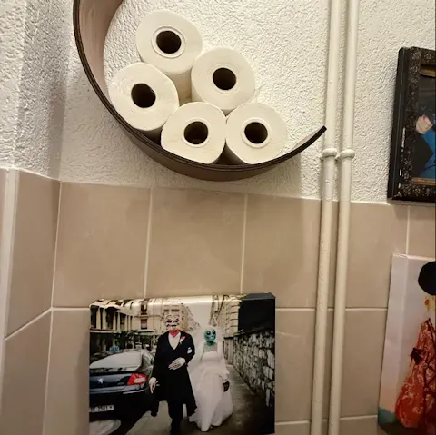 Kundenfoto des SMILE-Toilettenpapierhalters