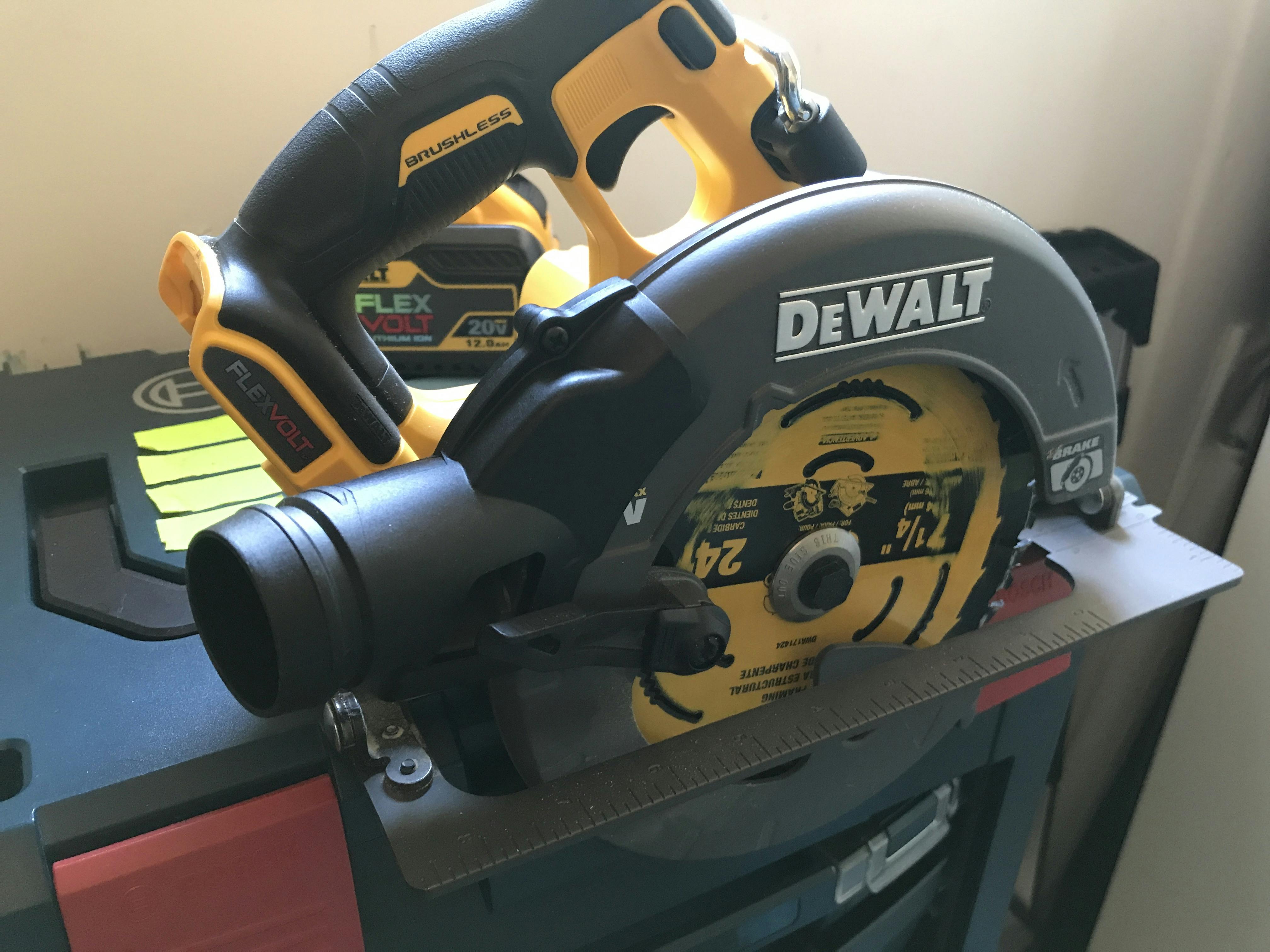 DeWALT DWE575DC Dust collection adapter for DWE575/DWE575SB — Factory