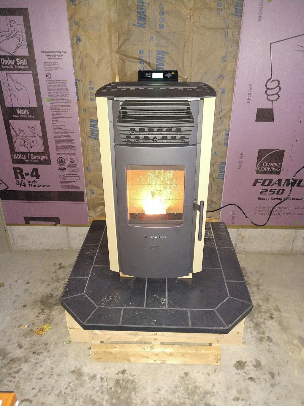 ComfortBilt HP50 2,200 sq. ft. Pellet Stove Auto Ignition 47 lb Hopper