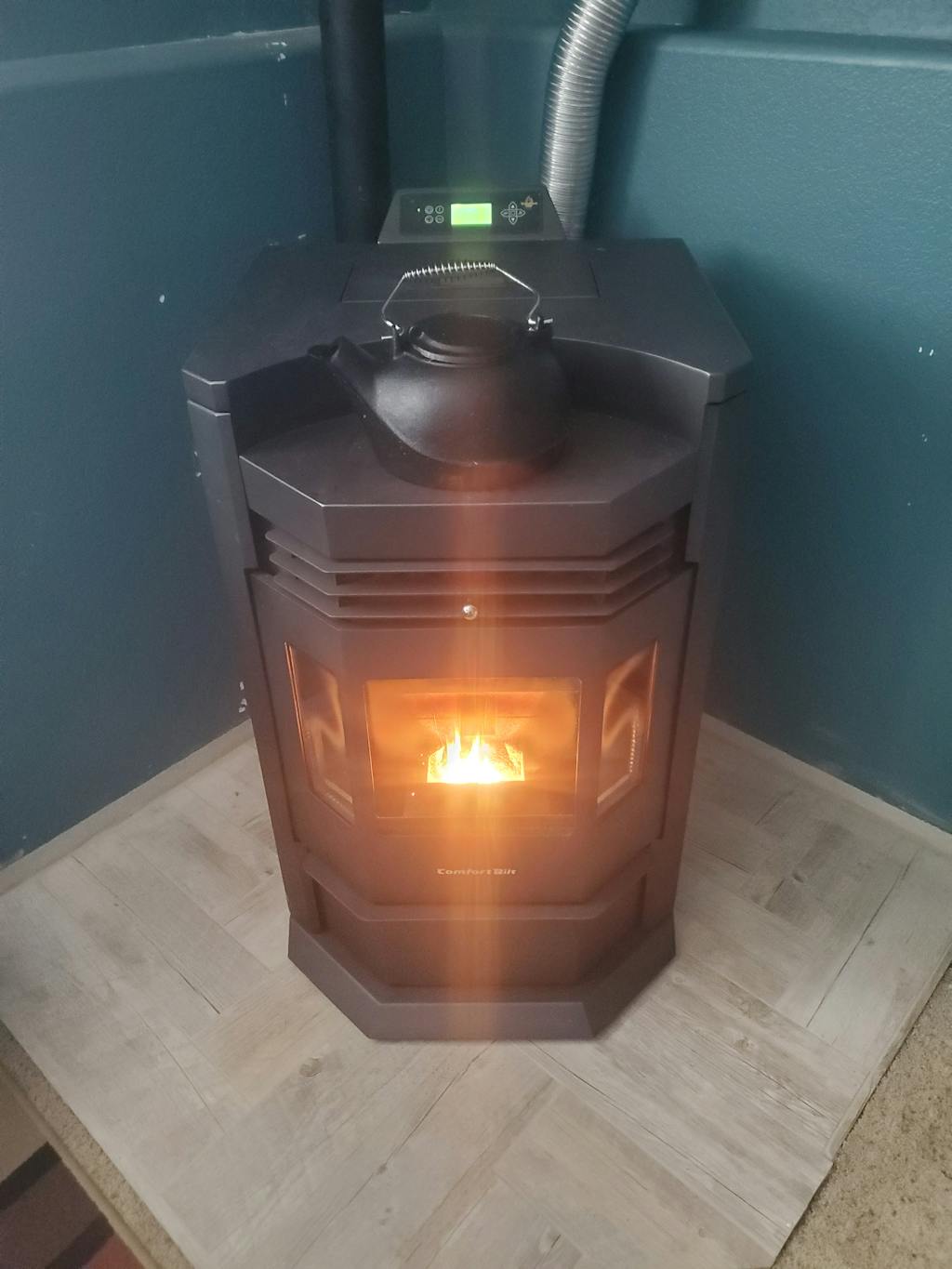 ComfortBilt HP22N 3,000 sq. ft. EPA Certified Pellet Stove with Auto