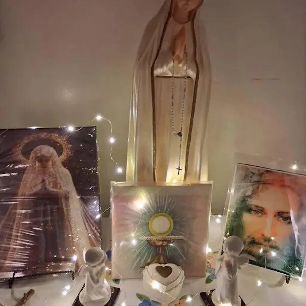 Golden Radiance Virgin Mary – Illuminated Prayer & Divine Presence Poster/Canvas