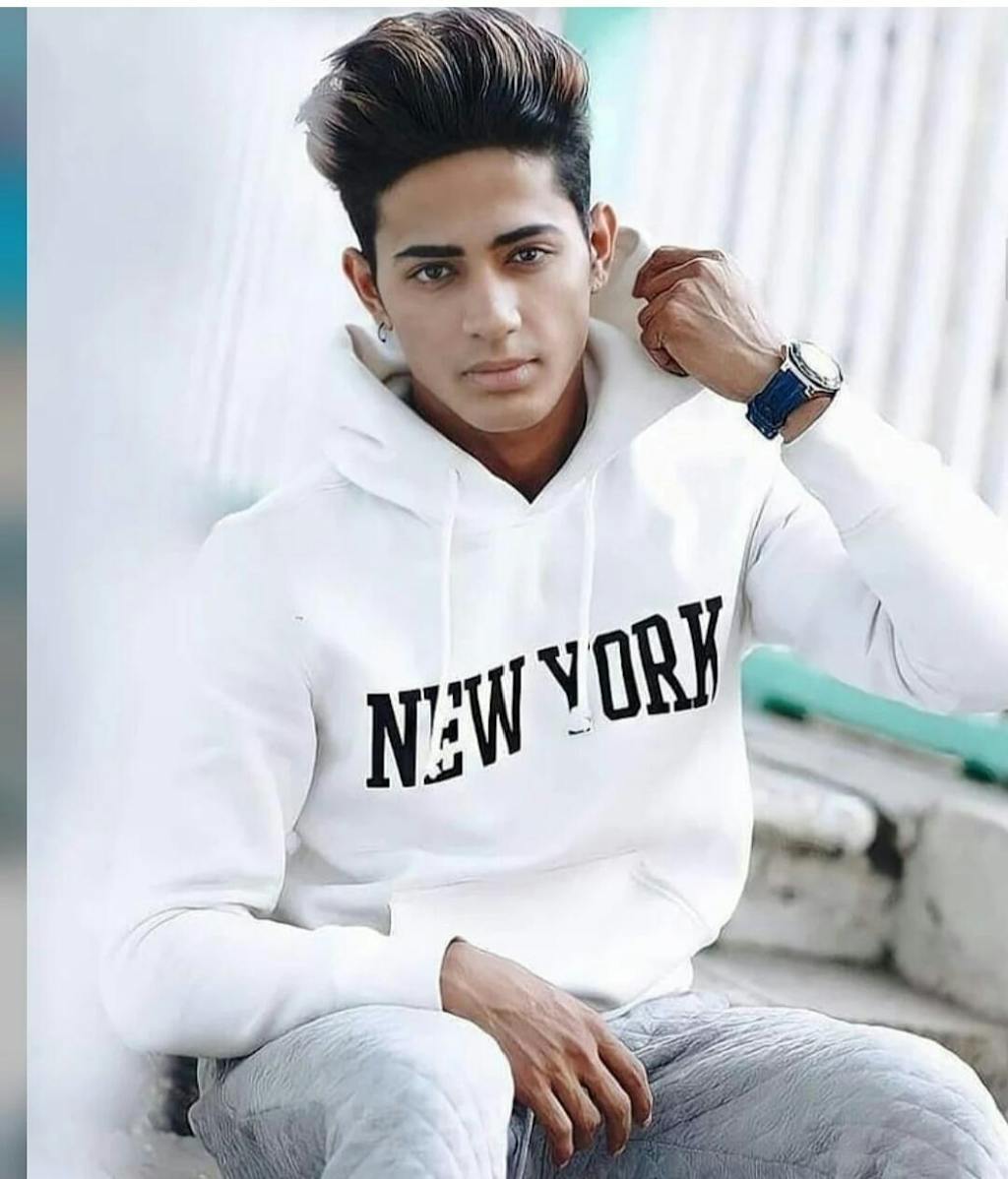 White New York Print Hoodie Hyunjin Stray Kids Fashion Chingu