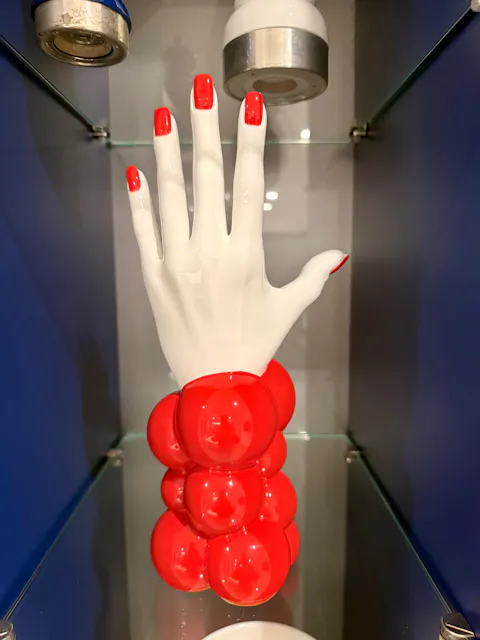 Hand of Thoughts Sculpture – Red and White | Contemporary Art