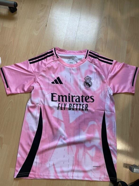 Real Madrid Rose Bernabéu Edition Fan Version