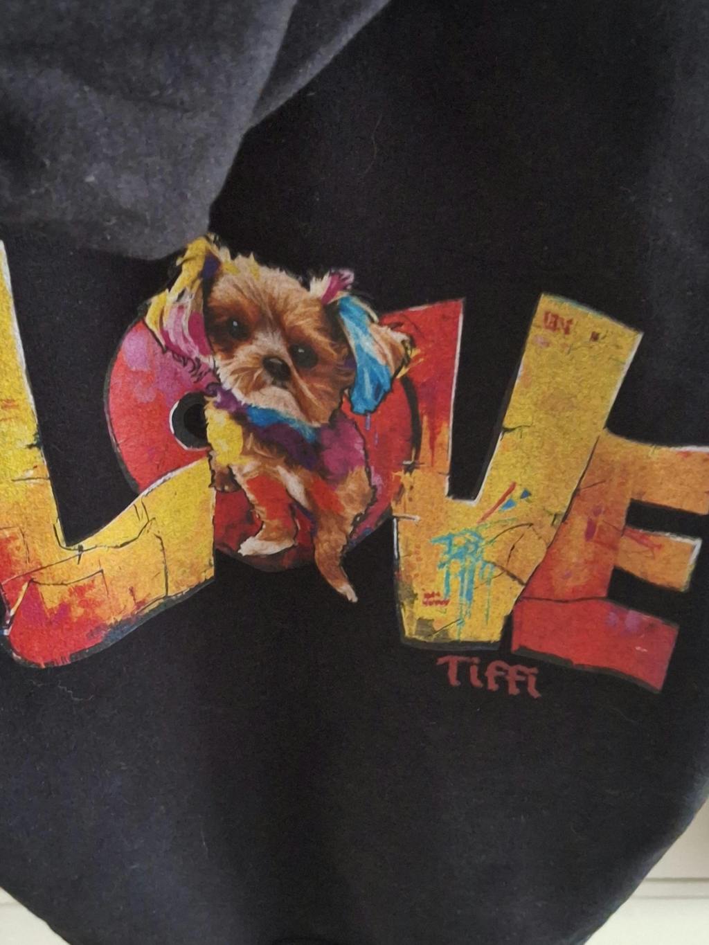 Personalisierter Hoodie - "LOVE" Backprint