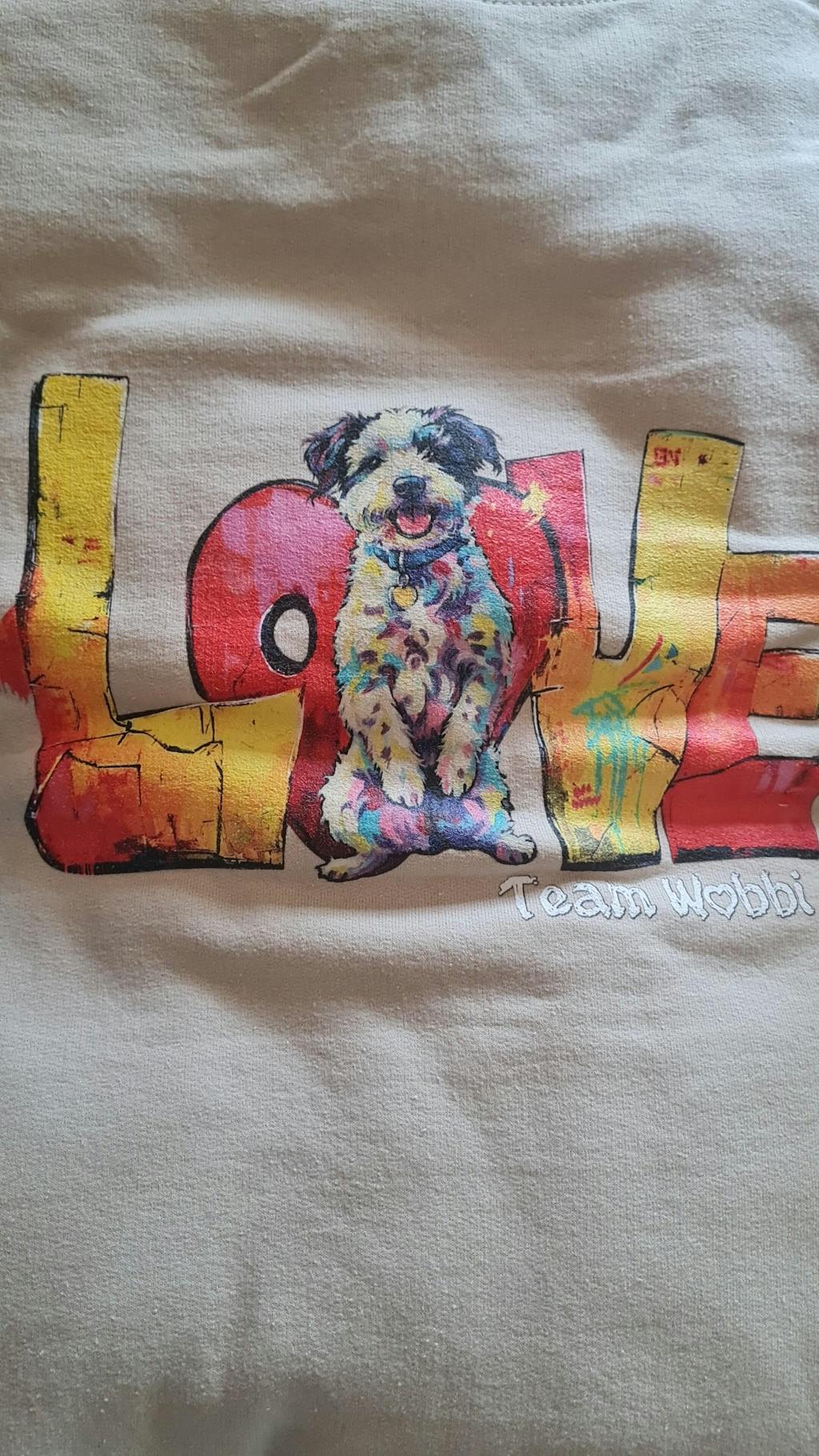 Personalisierter Hoodie - "LOVE" Backprint