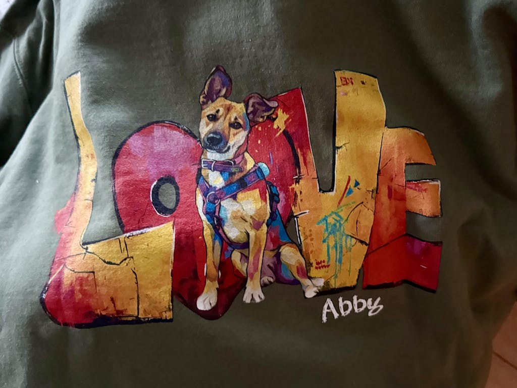 Personalisierter Hoodie - "LOVE" Backprint