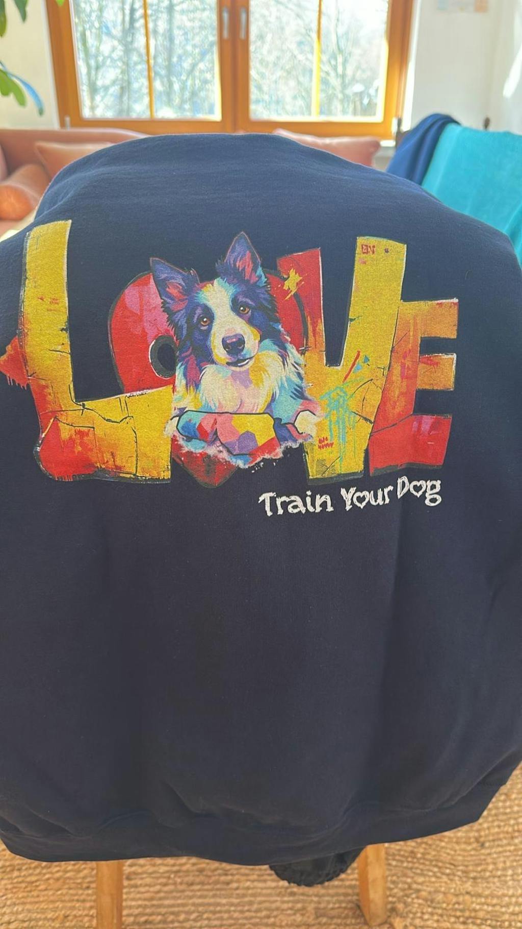 Personalisierter Hoodie - "LOVE" Backprint