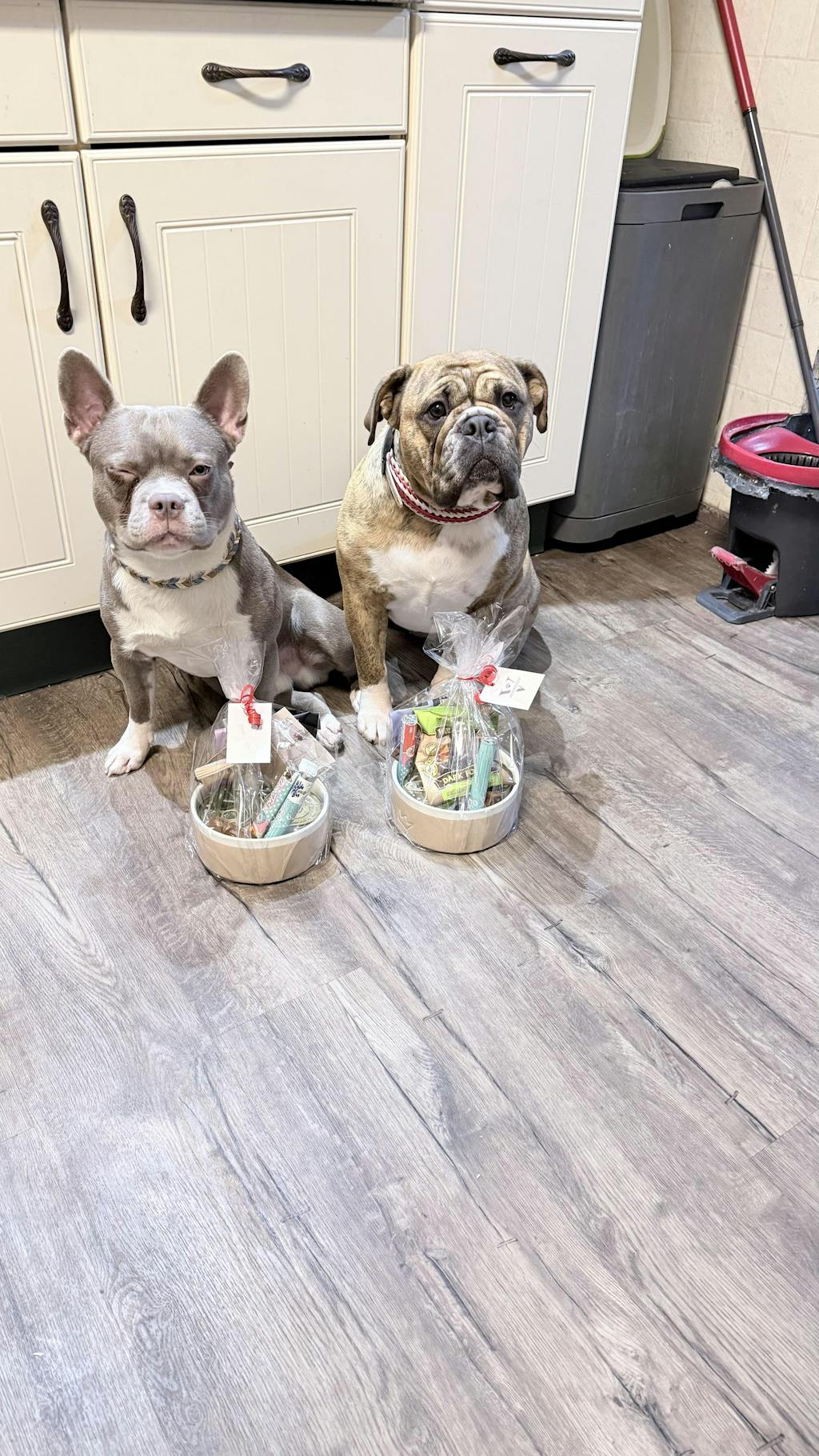 Personalisierter Hoodie - "LOVE" Backprint