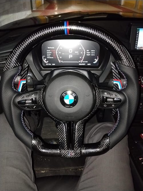 Volante Sportivo per BMW ZA E89 (2009-2016), Carbonio, Customizzato in Pelle