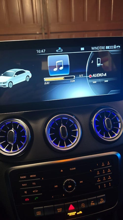 Autoradio per Mercedes Classe A w176 | CLA c117 | GLA x156 10.25"/12.3" | 2013-2018 | Android | Bluetooth | CarPlay | Android Auto | 4/64GB Ram