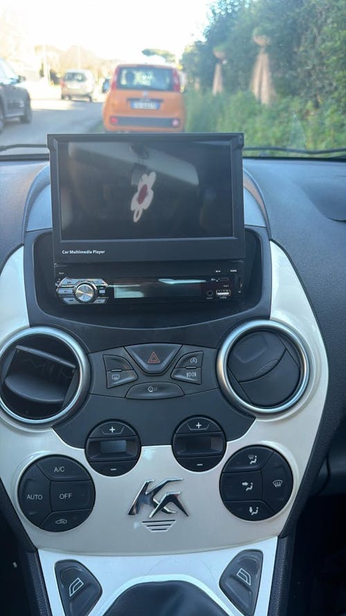 Autoradio per Ford Ka 7" | 2008-2016 | Motorizzato | Bluetooth | Radio | USB |  Mirror Link per Android.