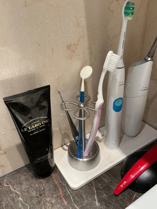 4 Holes Toothbrush Holder / SATIN