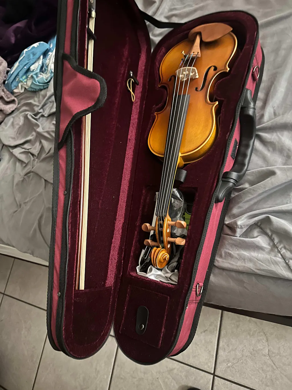 Beginner Violin Outfit w/Case, Rosin, Bows, Tuner,Mute,Shouder Rest,Sticker,Ploshing cloth,Strings  L001