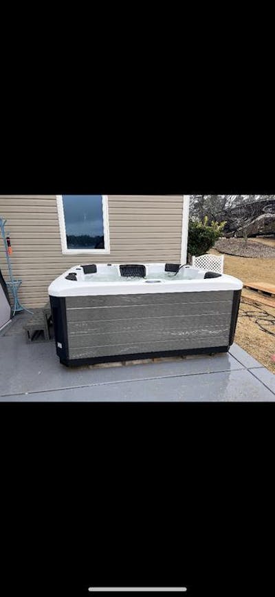 Luxury Spas "Victoria" 6-Person Hot Tub w/ BlueTooth & 60 Jets | Elite Series WS-693