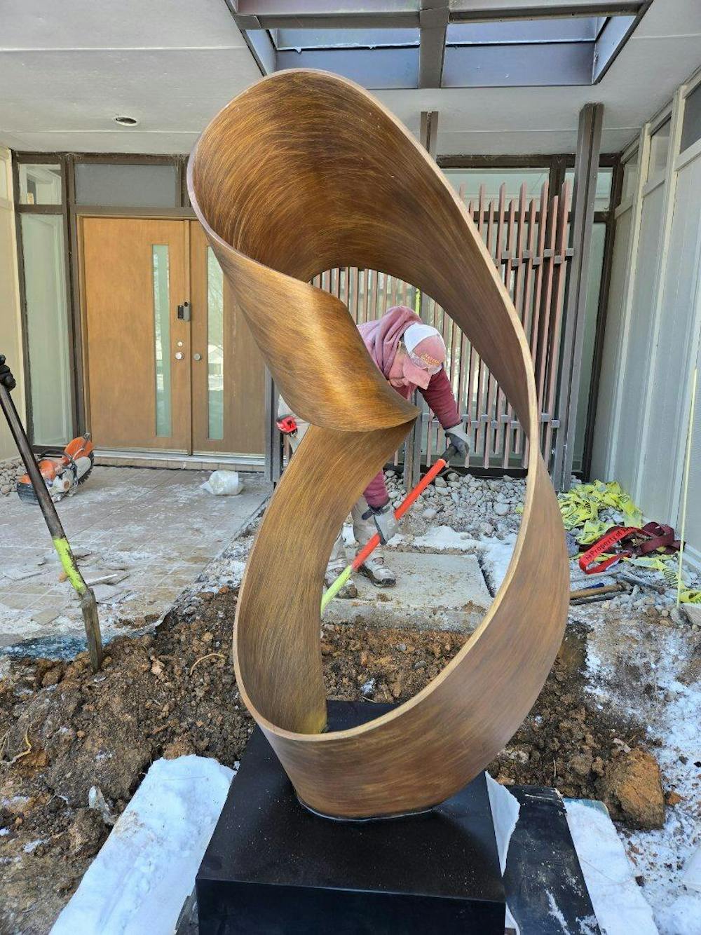 FINEST Aeterna Cura - Modern Bronze Abstract Sculpture for for Interior & Exterior Spaces FB-100