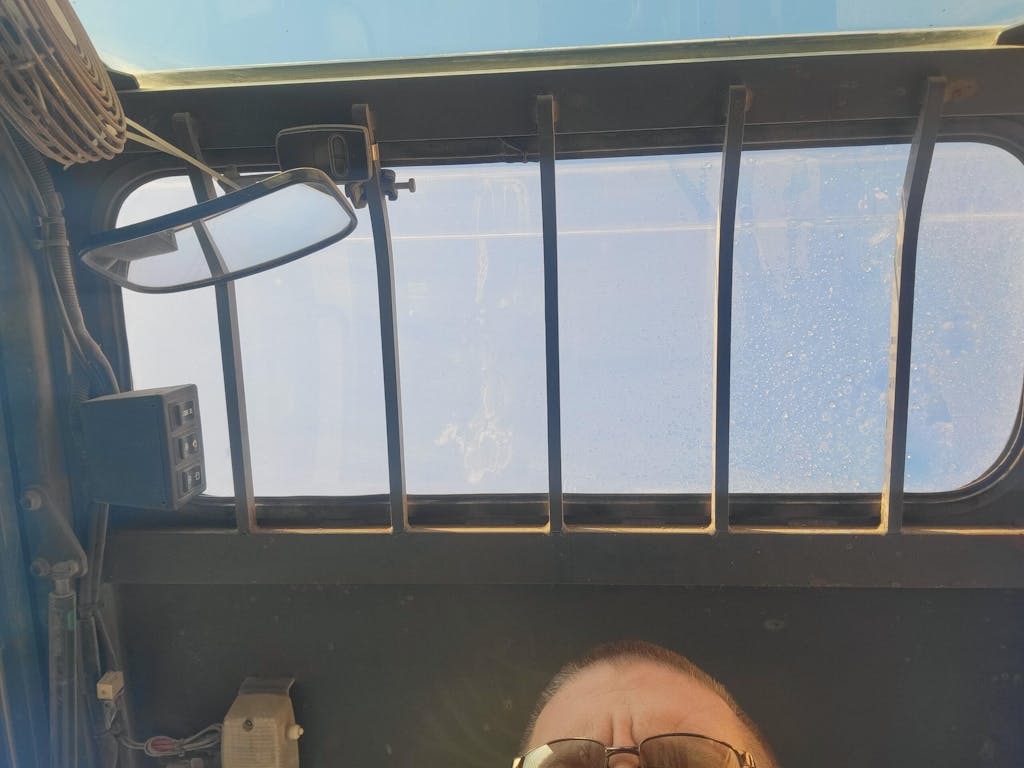 Toyota Forklift 8FDG25-32 Windshield Repair