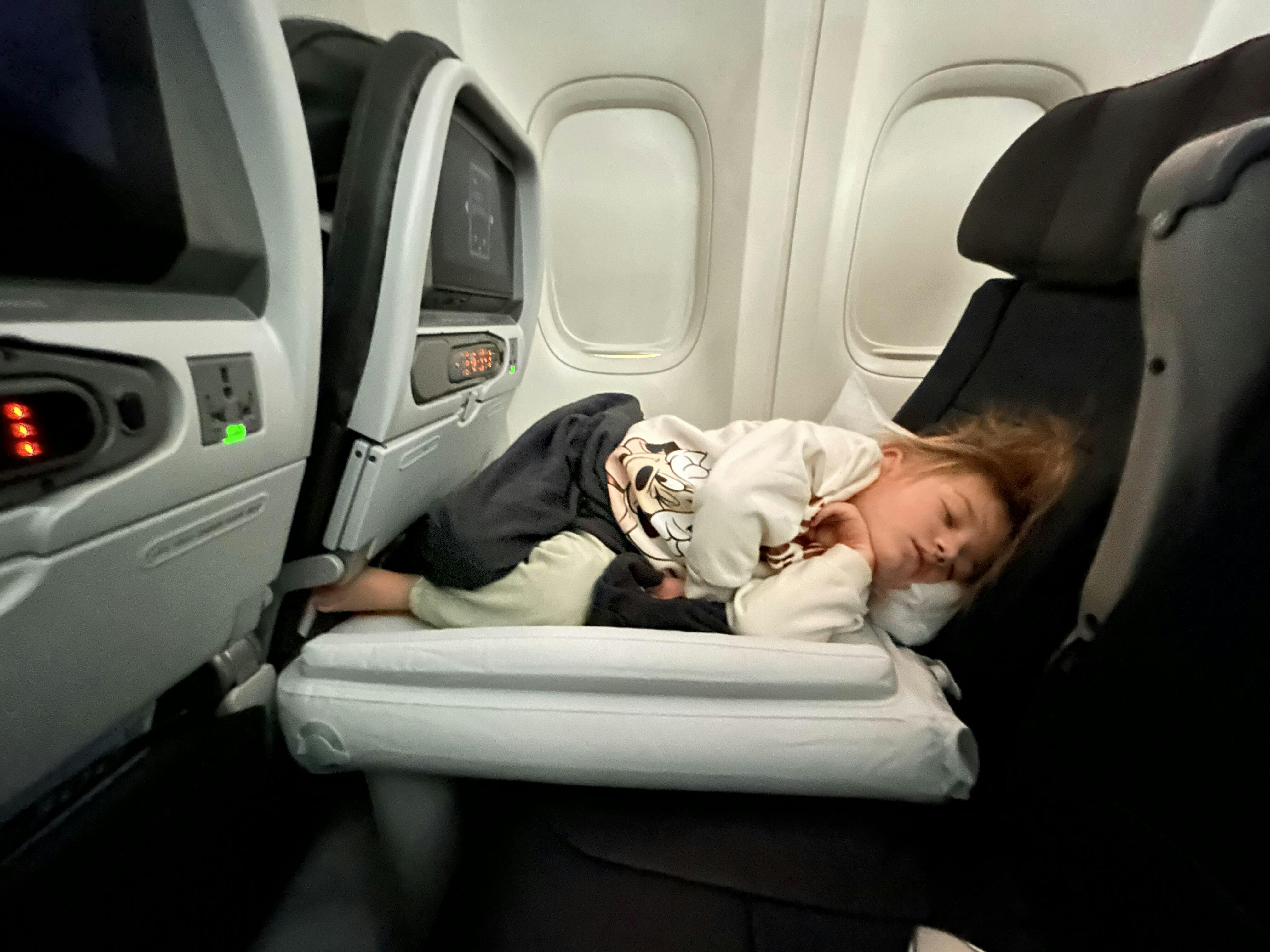 REVIEWS Flyaway Kids Bed BEST sleeping aid for your child on planes Flyaway Designs