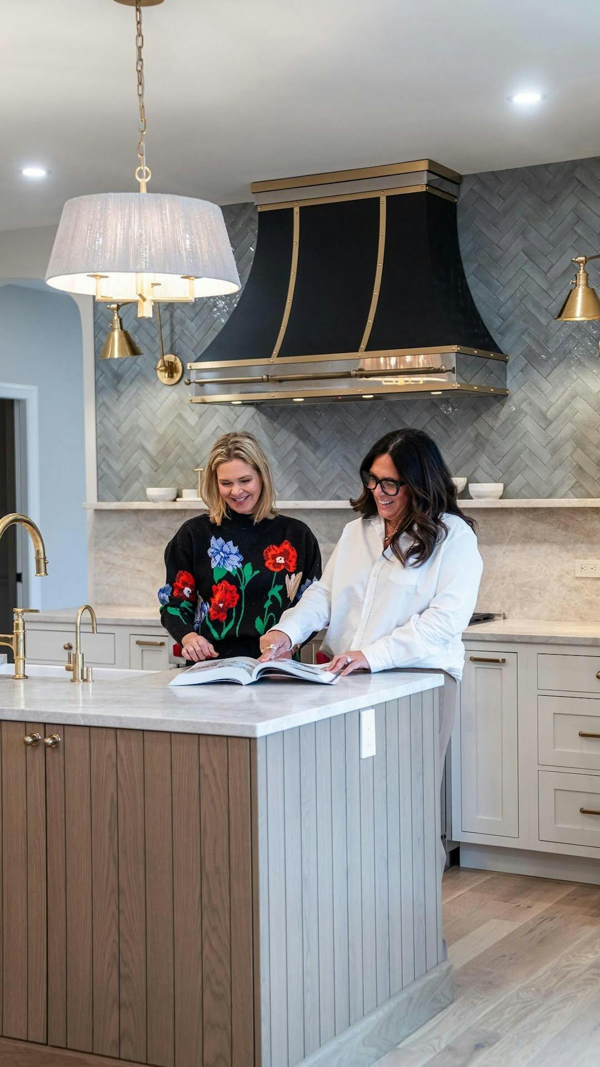 Fobest Luxury Black Range Hood with Straps FSS-124