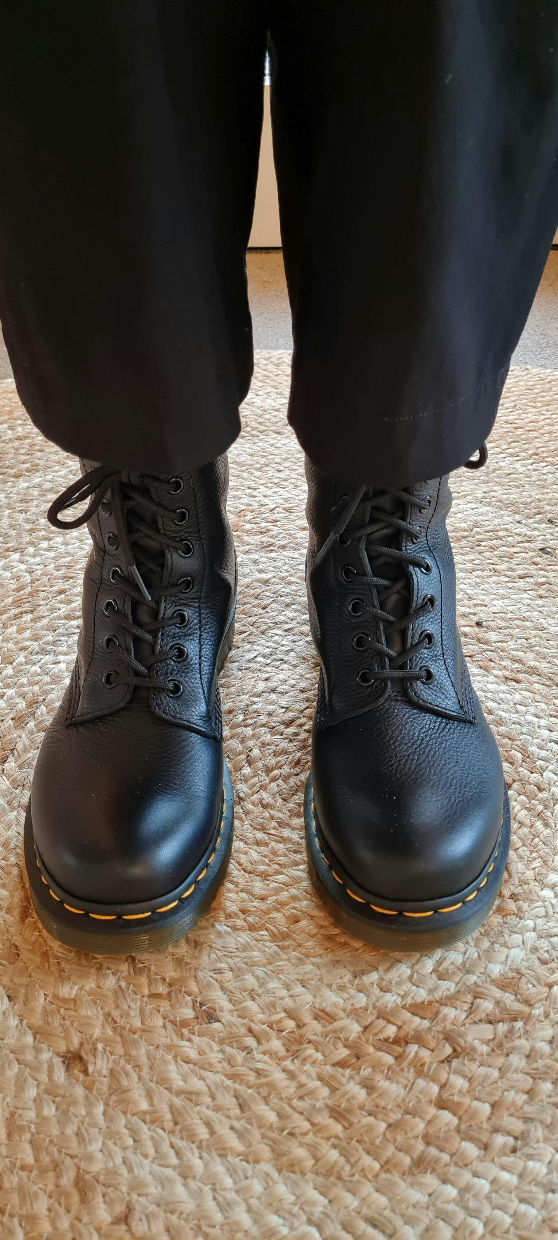 Dr martens 1460 on foot sale