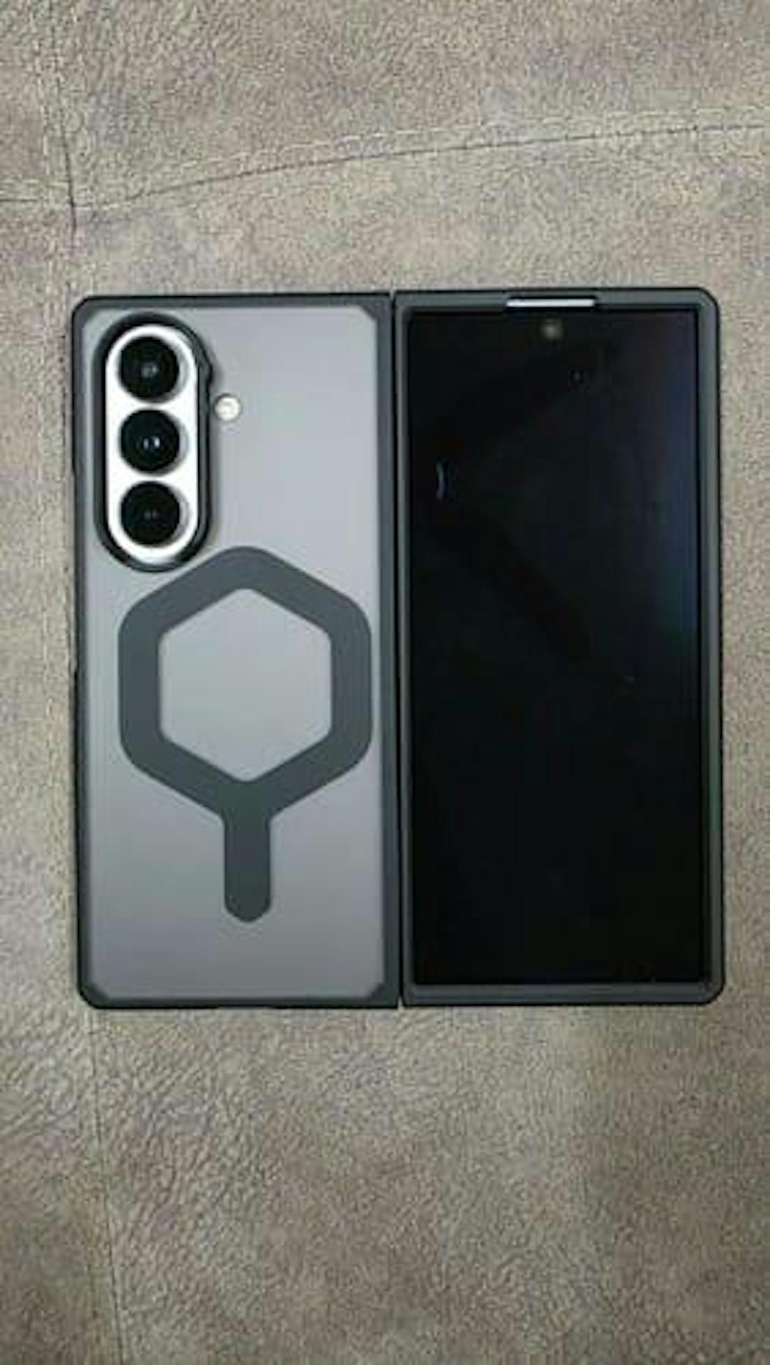 UAG Mouve for Samsung Galaxy Z Fold 7 Magnetic Case