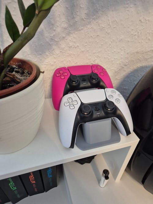 Custom Dual PS5 Controller Stand – PS5 Styled Holder for 2 DualSense Controllers with Name or Gamertag Personalisation