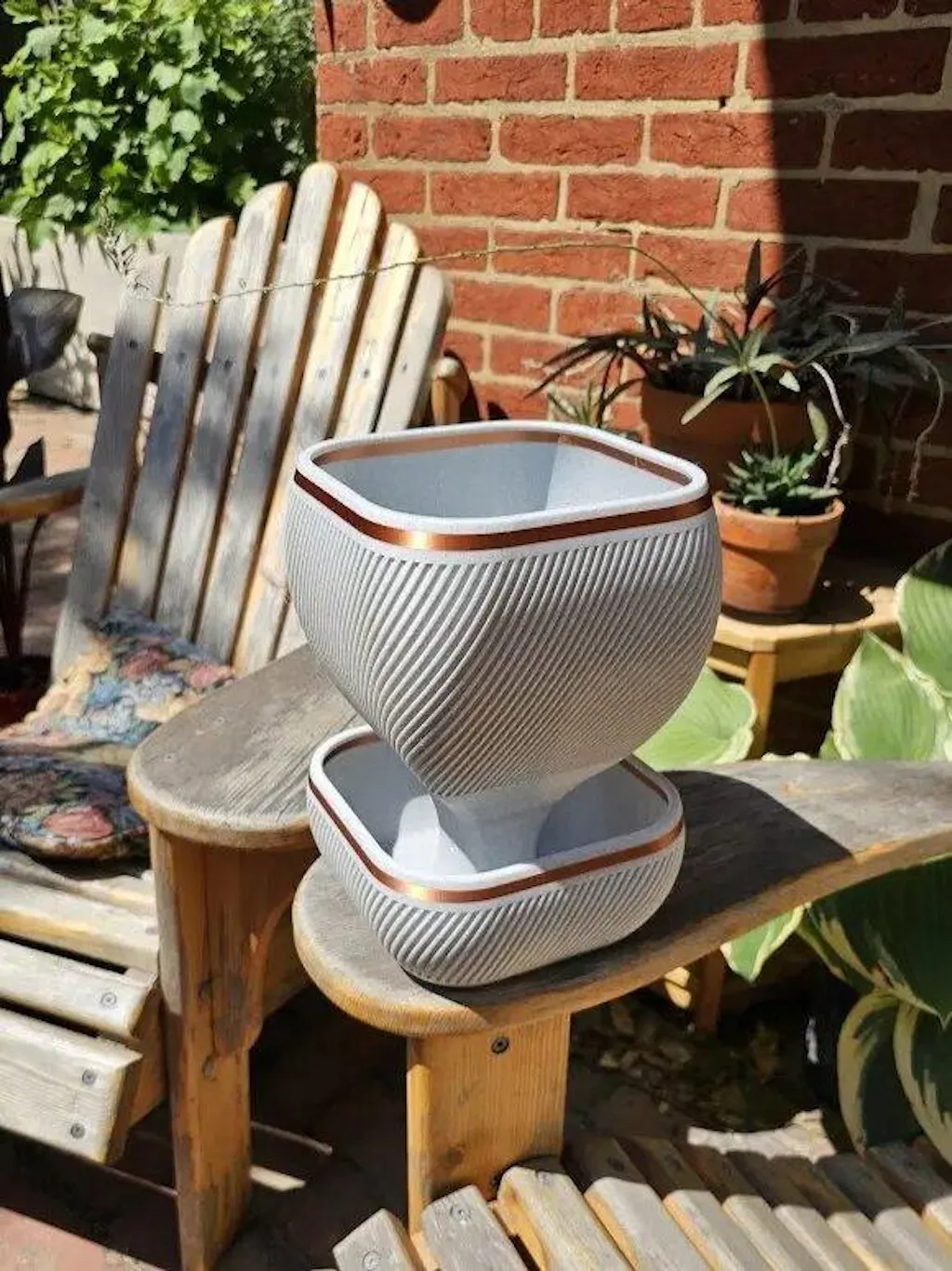 Self-Watering Modern Planter with Decorative Gold Trim – Smart Drainage System for Healthy Plants | Framora