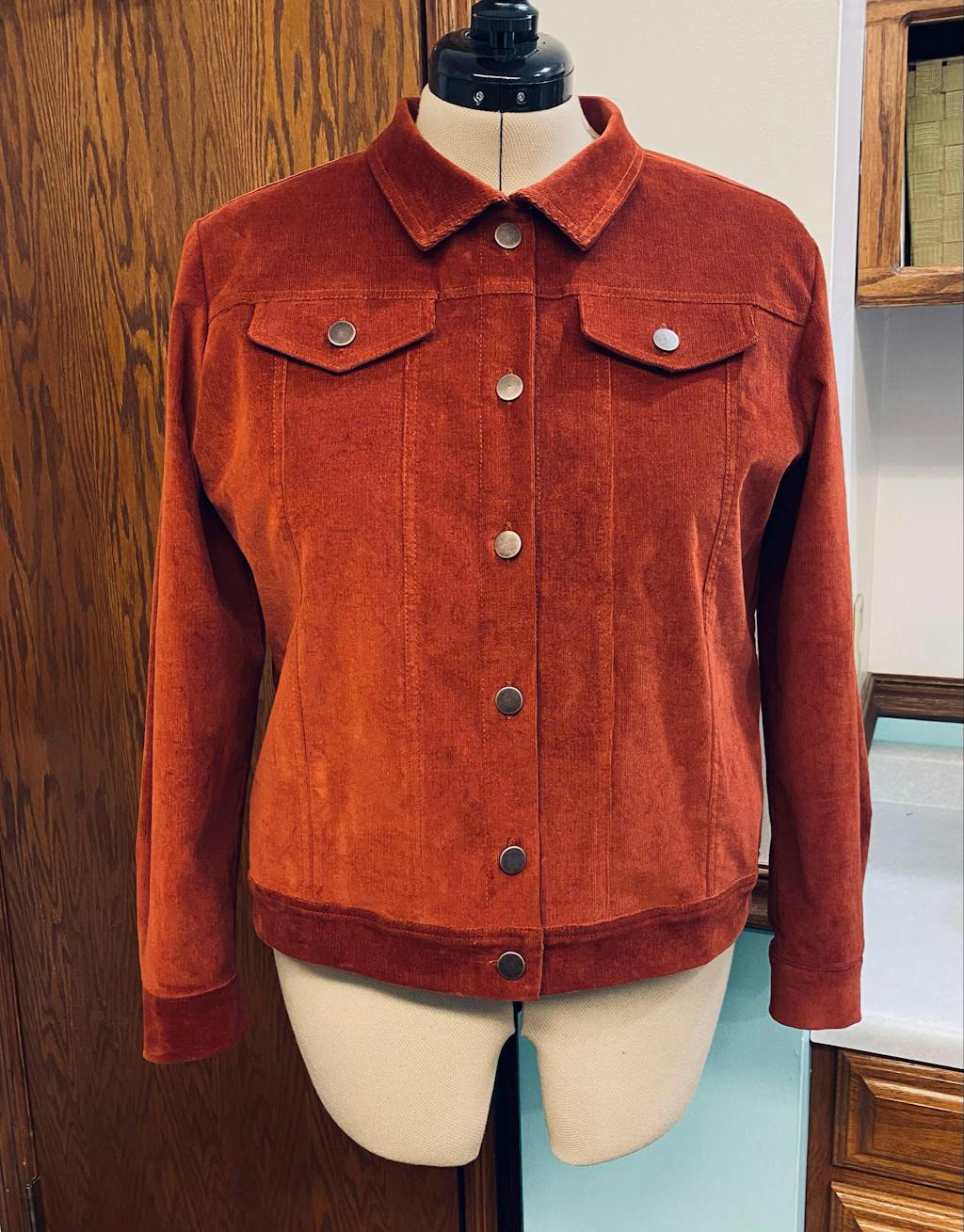 Velvety Pinwale Corduroy in Iron, 21 Wale