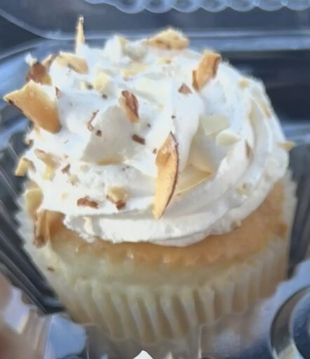 Almond Amaretto Cupcake