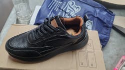 TENIS PARA HOMBRE EN CUERO NEGRO X CREPE  REF: VERONA 3205