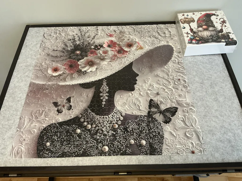 Christmas Charm Gnome Jigsaw Puzzle 1000 Pieces