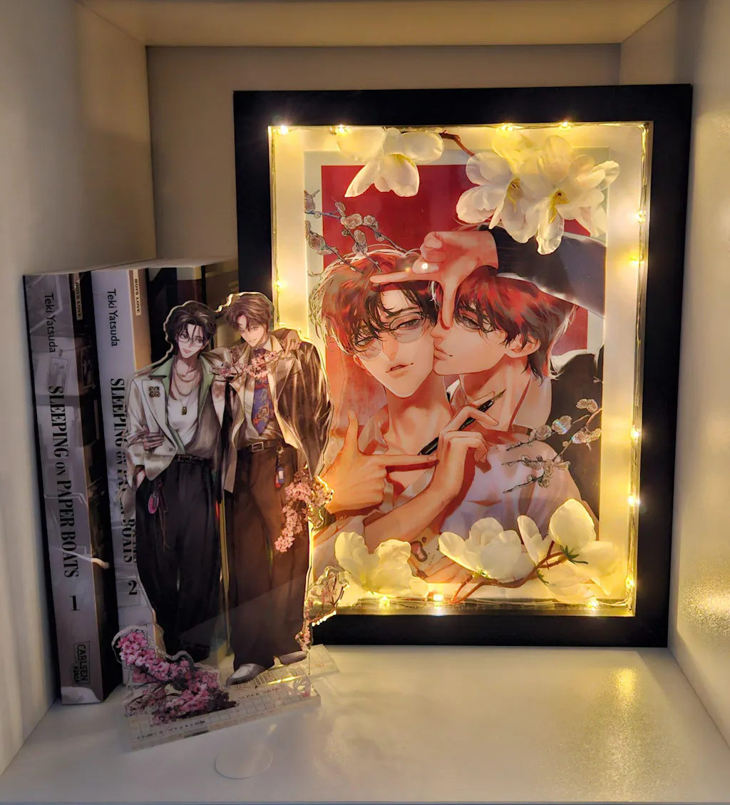 A Home Far Away & Sleeping on Paper Boats | Badge & Acrylic Stand Figure & Art Card Set