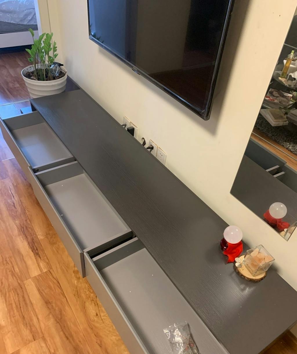 Modern Minimalist Retractable TV Stand Extendable Media Console with 3