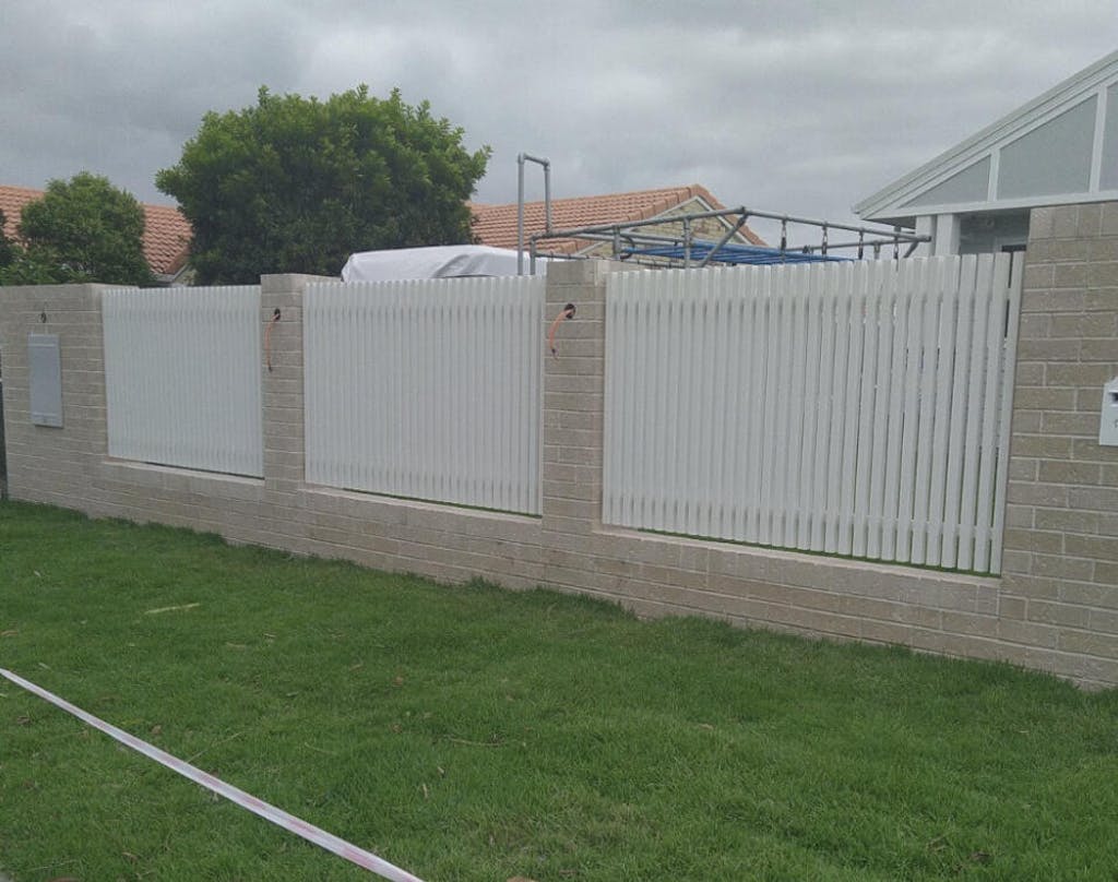 Aluminium Batten Fence Panel 2.2m Wide - Natural White