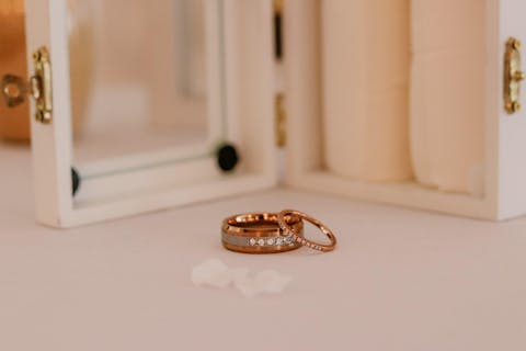 GAMA Rose-Gold Tungsten Wedding Band for Men or Women 7 Stones