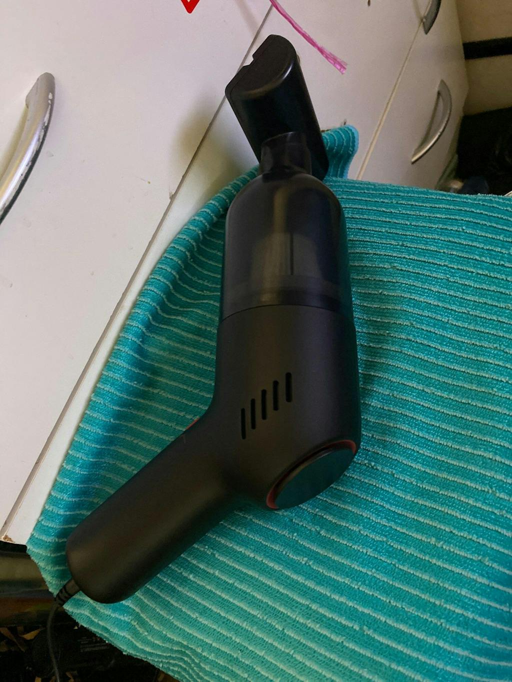 CruvaSwipe Wireless Vacuum Cleaner with Powerful Suction GadgetAMP