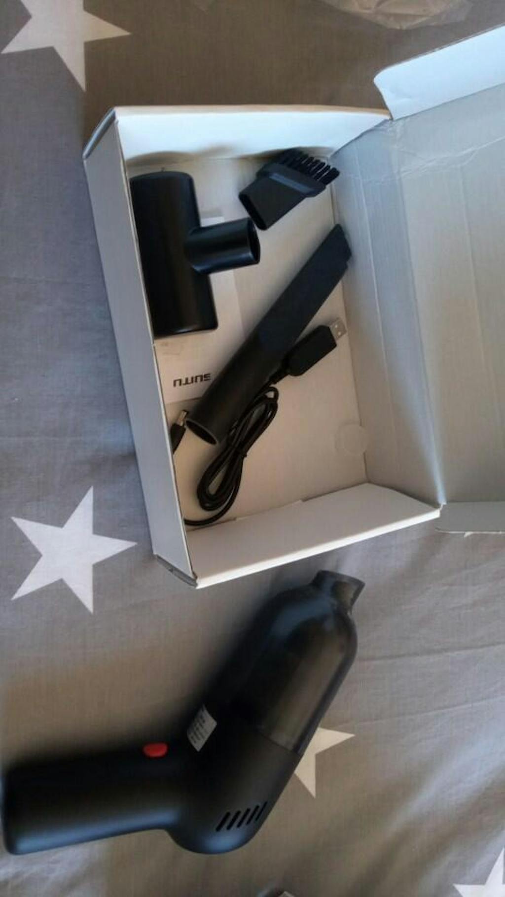 CruvaSwipe Wireless Vacuum Cleaner with Powerful Suction GadgetAMP