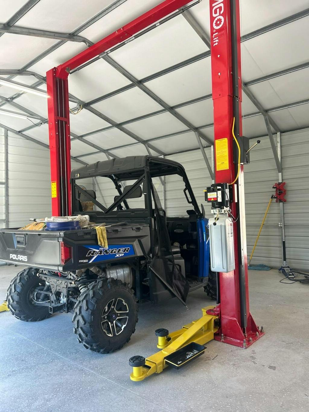 Amgo OH-9 9,000 lb 2 Post Lift