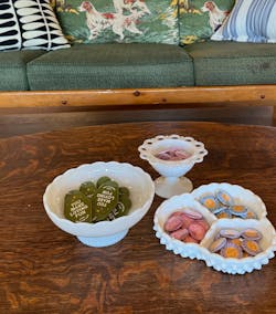 Custom Logo Retro Plastic Tag Keychains For Business Hotel Motel Luggage