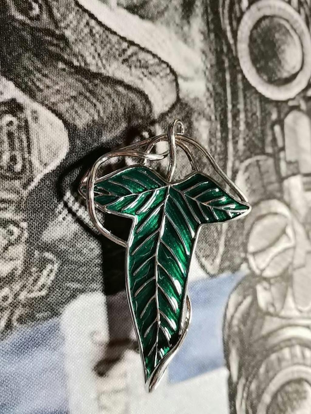 The Lord of the Rings Leaves of Lorien Brooch